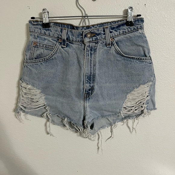 Levi’s Vintage High Rise Ripped Shorts - Picture 2 of 9